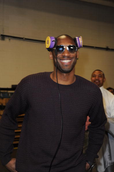 热议海港平柔佛：十分狼狈且侥幸；陈威出色全队血性（海港战平柔佛引热议：过程狼狈且侥幸，陈威高光全队展现血性）