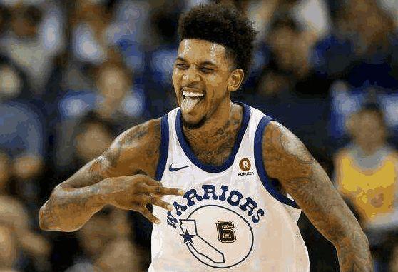 伤愈归来！阿方索·戴维斯时隔262天后重回拜仁大名单（阔别262天，阿方索·戴维斯复出重返拜仁大名单）