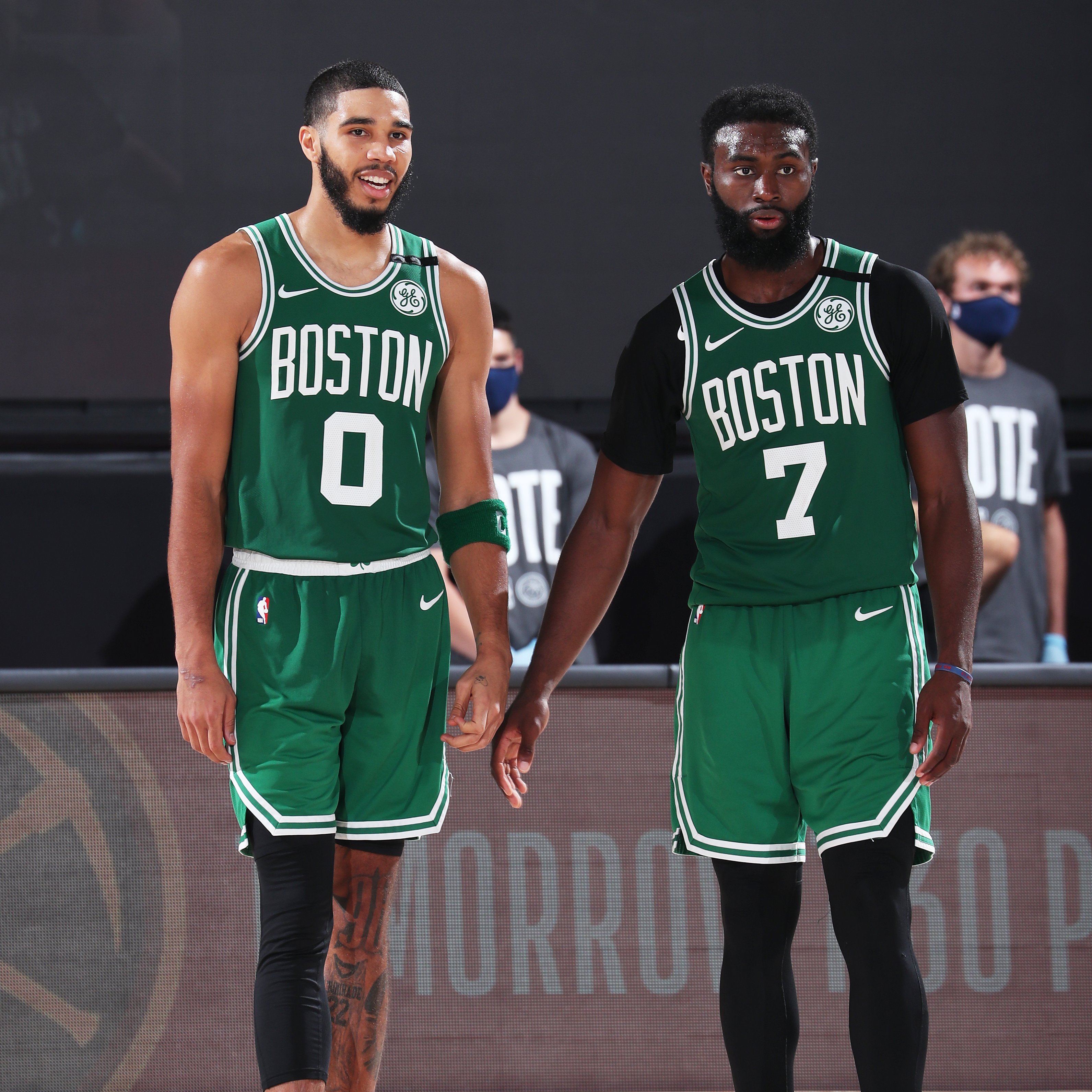 骑士vs奇才前瞻：米切尔PK麦科勒姆，谁能率队止住颓势？（骑士战奇才前瞻：米切尔对飙麦科勒姆，谁能率队止颓？）