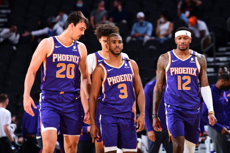 U22国家队走进成都实验小学西区分校，黄博文、于大宝等人与师生互动（U22国足走进成都实验小学西区，黄博文、于大宝等与师生面对面交流）