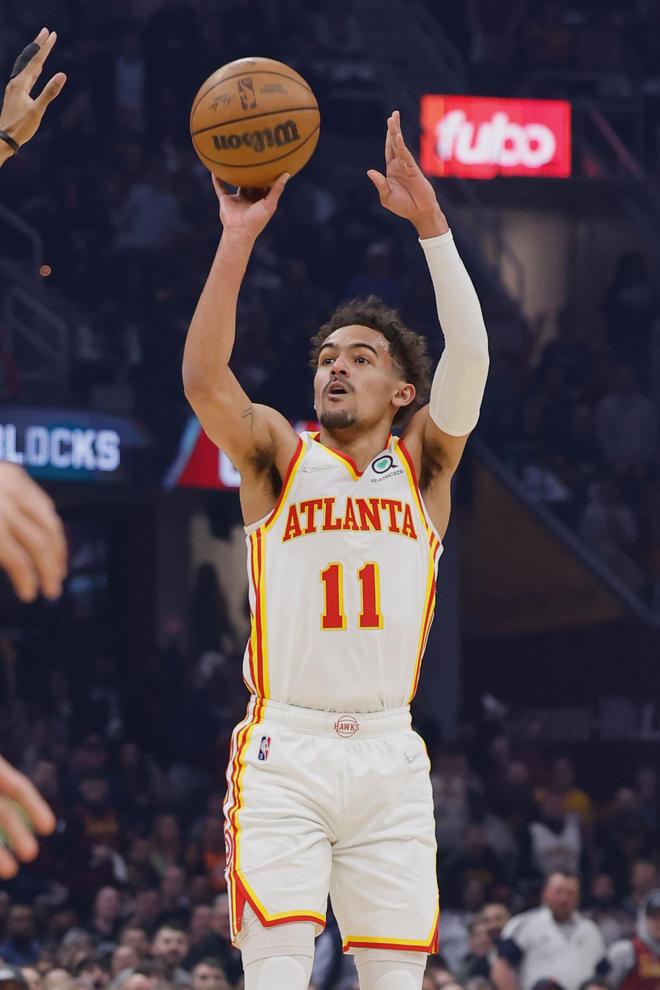 孙悦退役后与妻女定居美国，曾是NBA新星，早年受篮球启蒙，父母支持其篮球之路。（退役后孙悦携妻女定居美国：昔日NBA新星，自幼受篮球熏陶，在父母支持下走上篮坛之路）