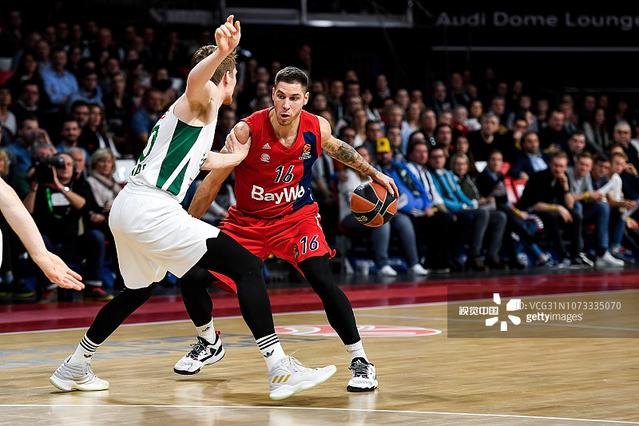 WTT总决赛：孙颖莎4-0横扫长崎美柚，晋级四强将战蒯曼（WTT总决赛：孙颖莎4-0完胜长崎美柚，挺进四强将对阵蒯曼）